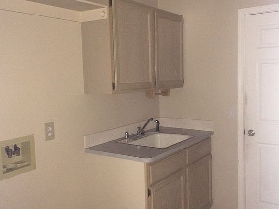 3rd image of 3225 Saratoga Ave