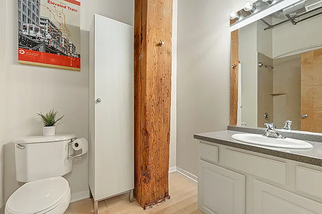 1740 N Maplewood Ave #104 — Photo 21