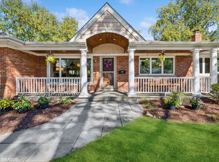 102 W Sunset Rd, Mount Prospect, IL 60056