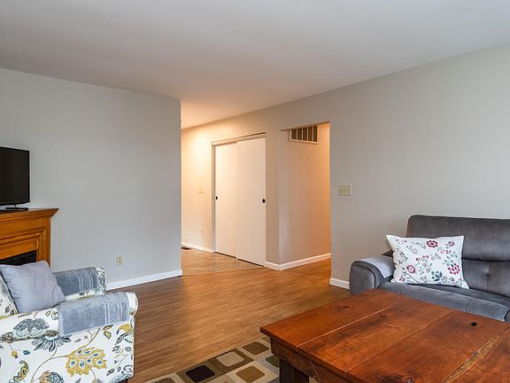 5th image of 234 Woodlawn Dr