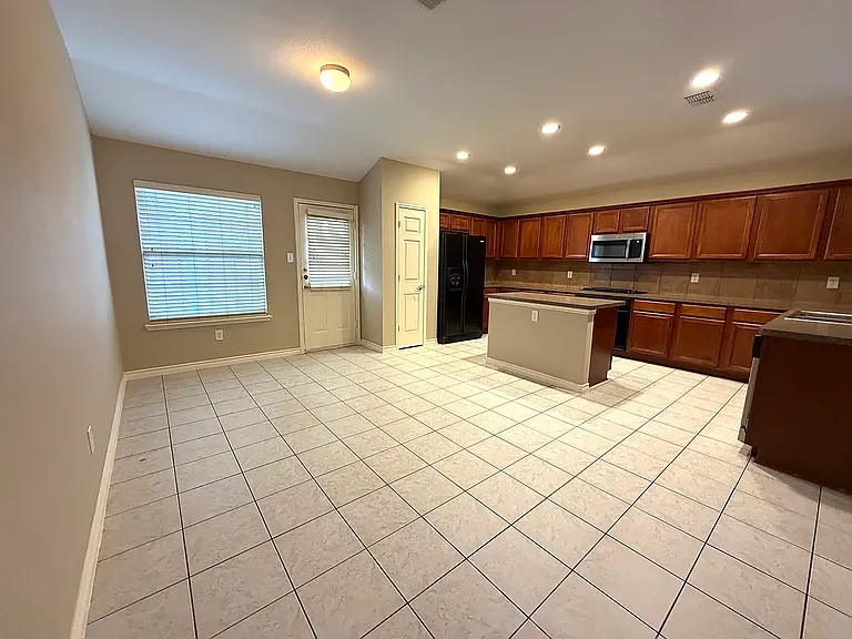 2620 Leisure Ln — Photo 6