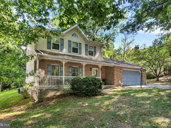 141 Oak Hills Dr, Hanover, PA 17331