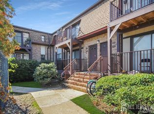 1220 N Oaks Blvd, North Brunswick, NJ 08902