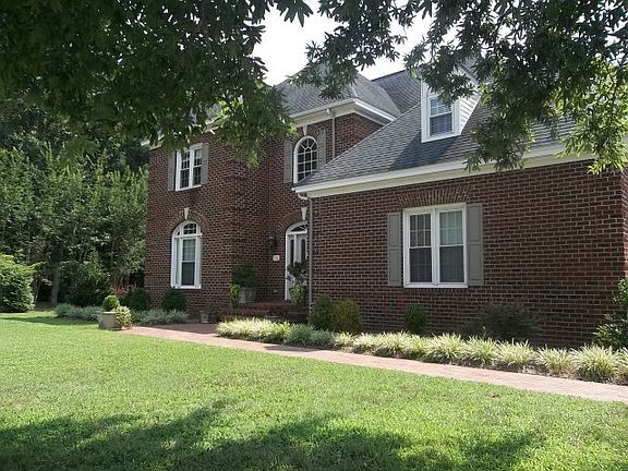 3rd image of 716 Bell Dr