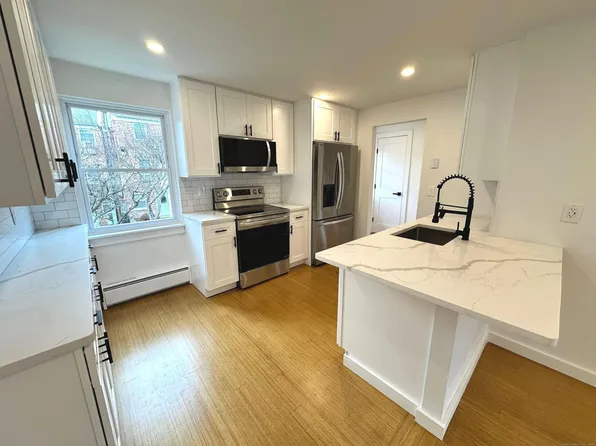 20 Weed Hill Avenue APT J, Stamford, CT 06907