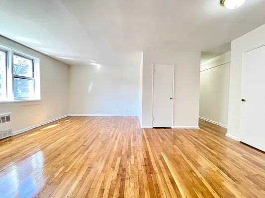 Rented by Queens Apartments Realty LLC | media 20