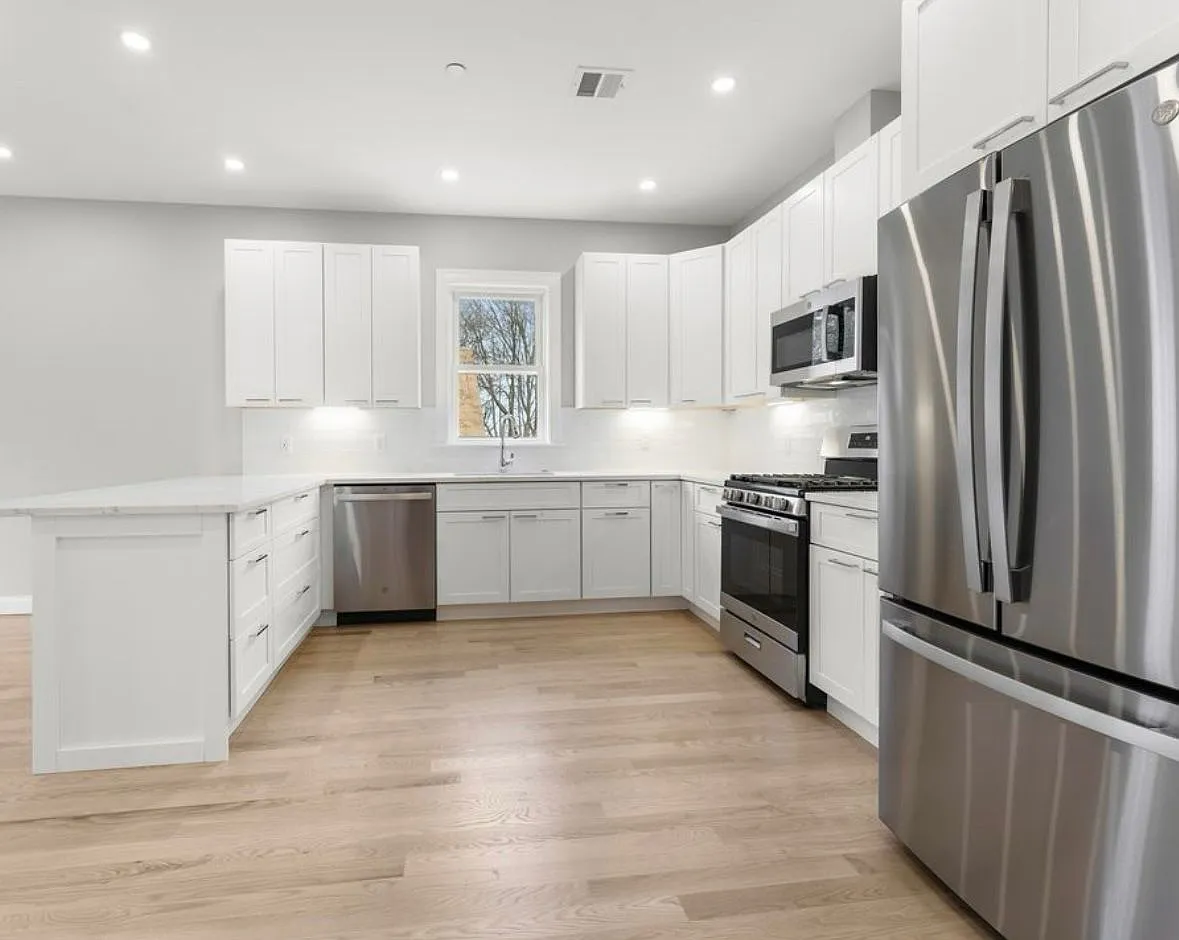 4 bed, 1400 sqft, $1,050 — Photo 3