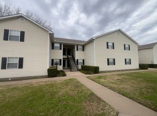125 NE Johnson Ave APT 30, Burleson, TX 76028