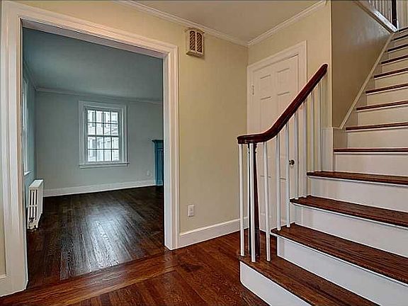 2nd image of 130 Hoyt Ave