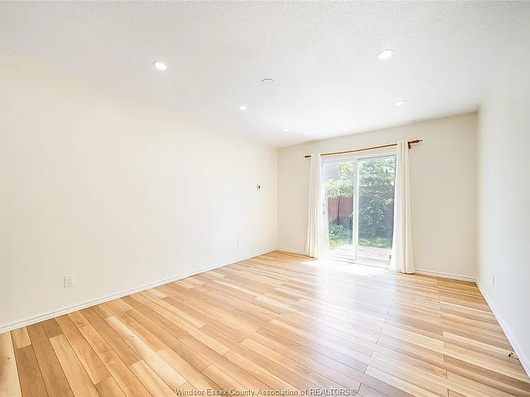 1229 Arncliffe Pl — Photo 16