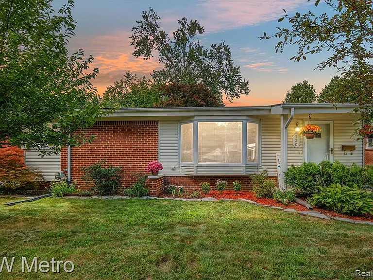 320 W La Salle Ave — Photo 2