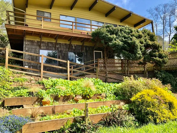 788 King St, Yachats, OR 97498