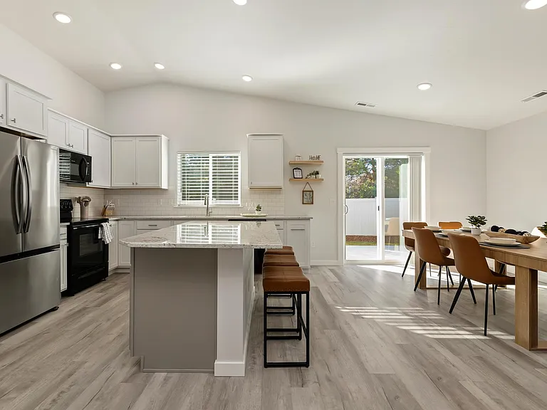 3965 N Amberwood Ave — Photo 5