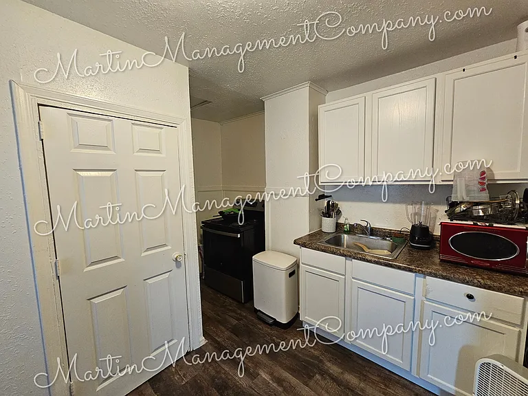 610 W 4th St #A — Photo 8
