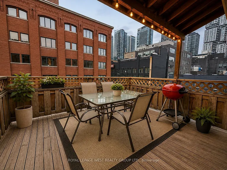 261 Queen St W #3 — Photo 5