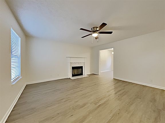 3rd image of 2925 Wellington Pl