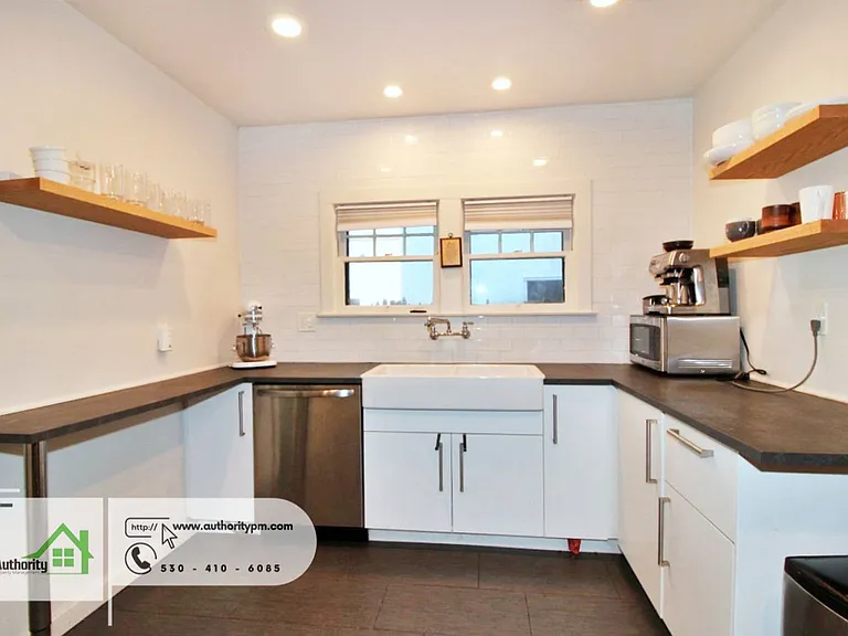 1365 Chestnut St — Photo 9