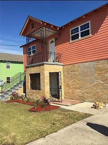 2 bed, 1.0 bath, 900 sqft, $1,200 — Photo 1