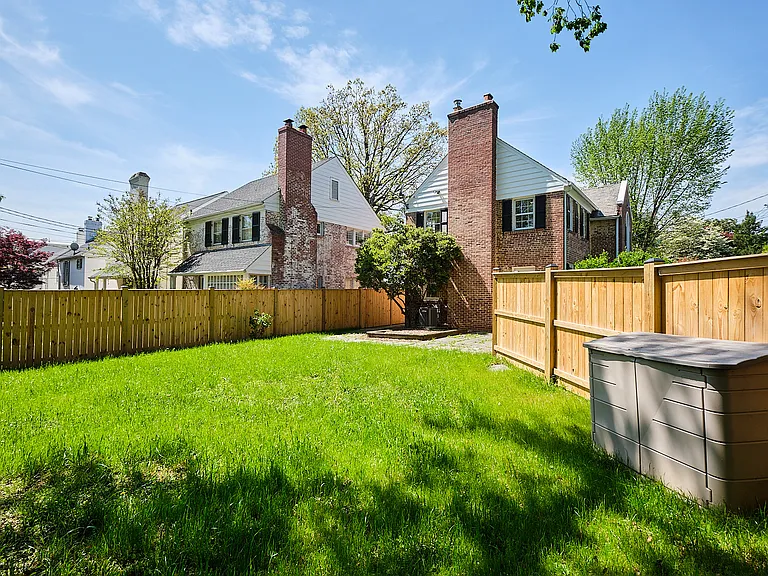 1600 Foxhall Rd NW — Photo 37