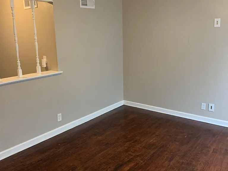 223 Flora Dr — Photo 7