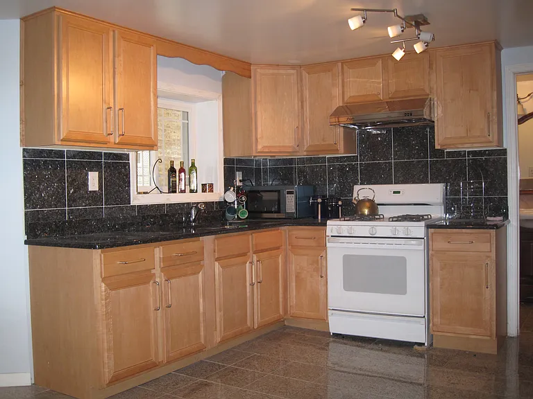 4420 N Kimball Ave — Photo 3