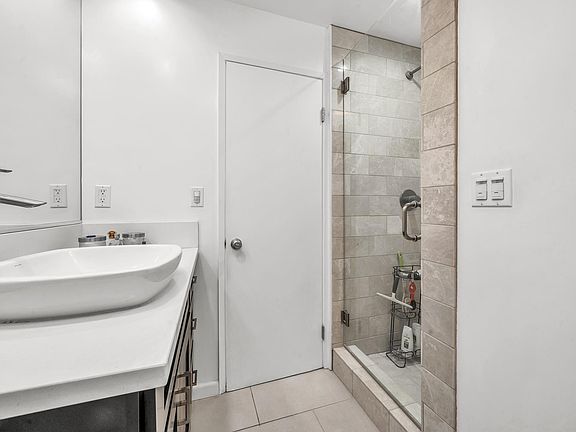 4th image of 843 4th St APT 209