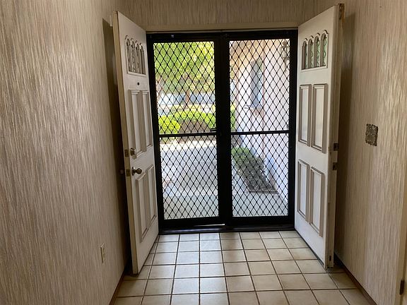 5th image of 8327 New York Dr