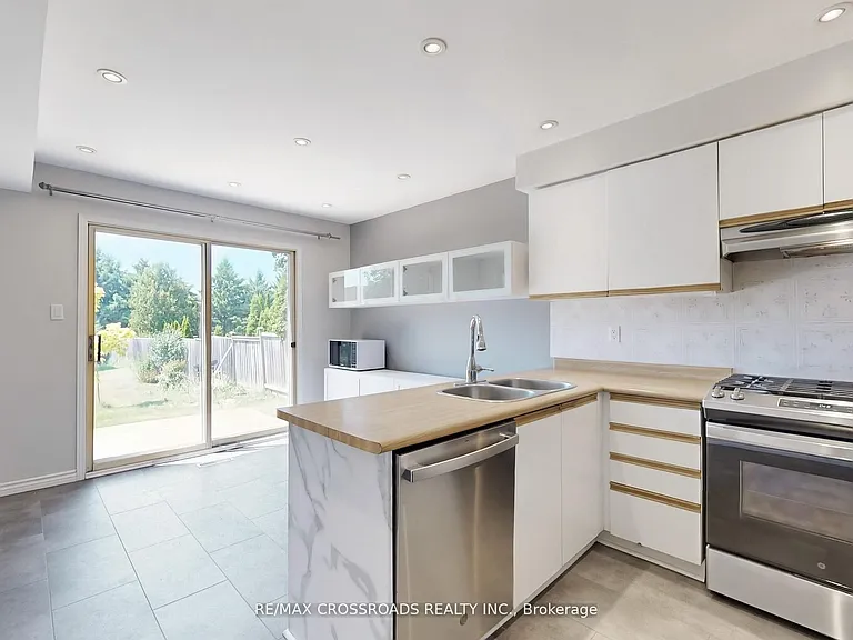 35 Forest Grove Dr — Photo 33
