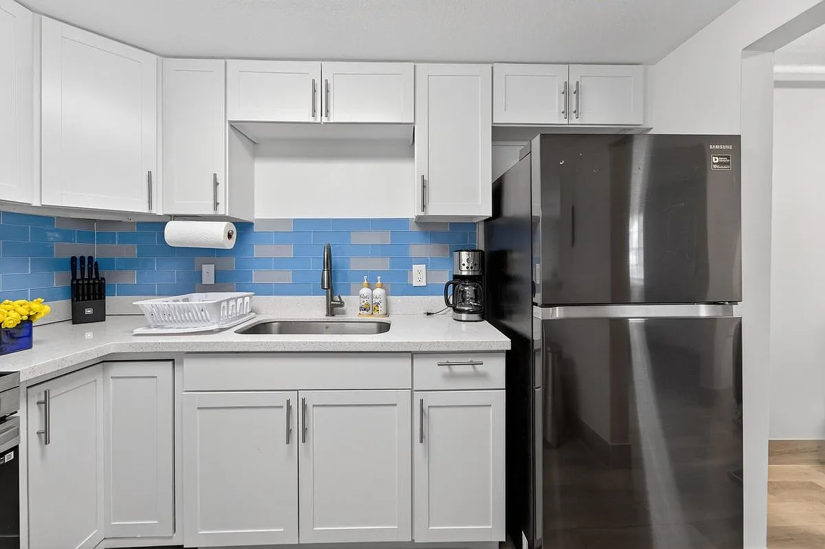 2 bed, 2.0 bath, 945 sqft, $3,300 — Photo 1