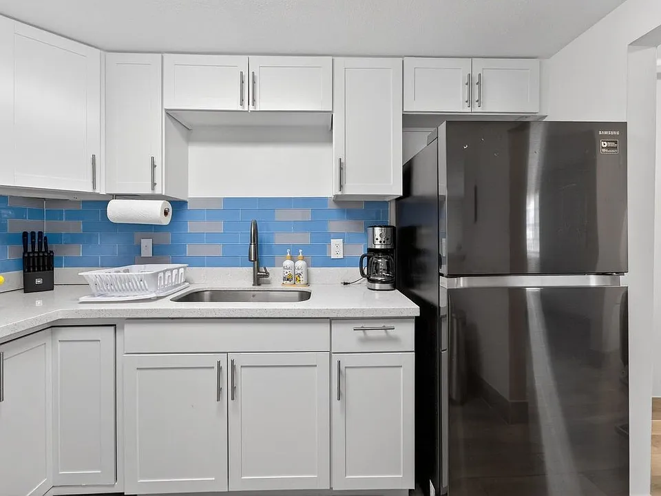 801 Andrews Ave #2