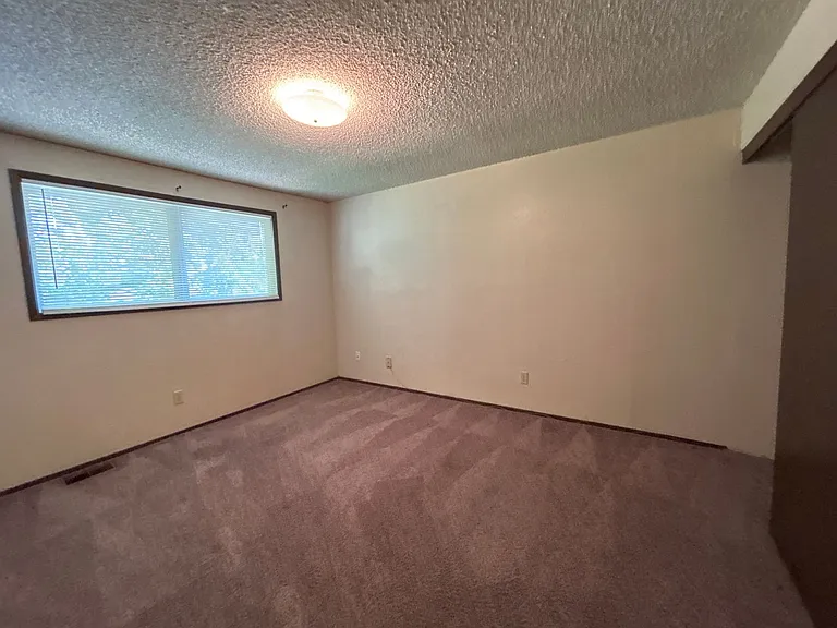 105-107 McGuire Ln — Photo 11