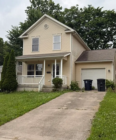 670 Roscoe Ave — Photo 1