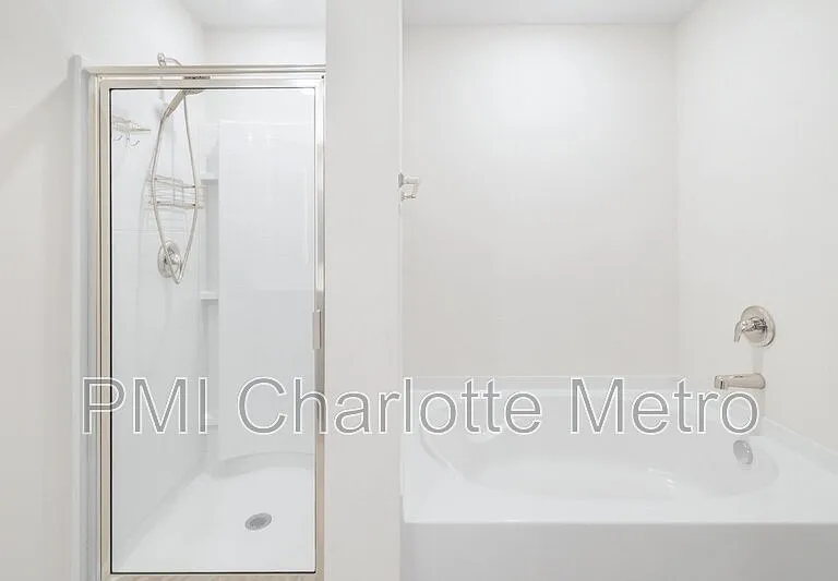 8019 Rowling Dr — Photo 10