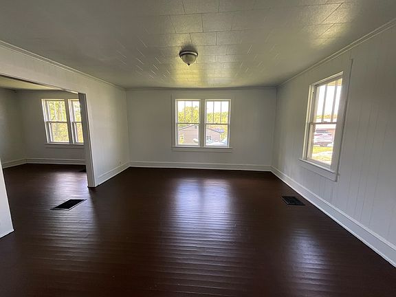 4th image of 206 Walker St