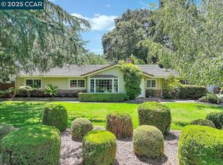 7 Monteira Ln, Martinez, CA 94553