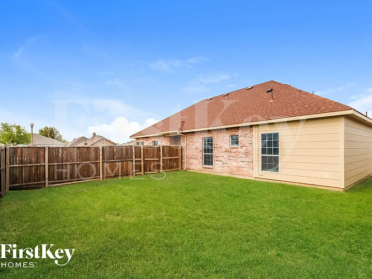 2925 Oakshire St — Photo 16