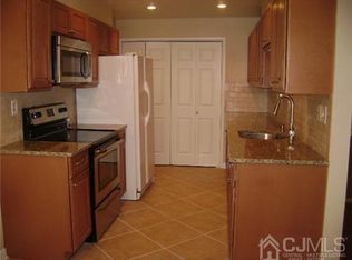 107B Chatham Dr #B, Monroe Township, NJ 08831