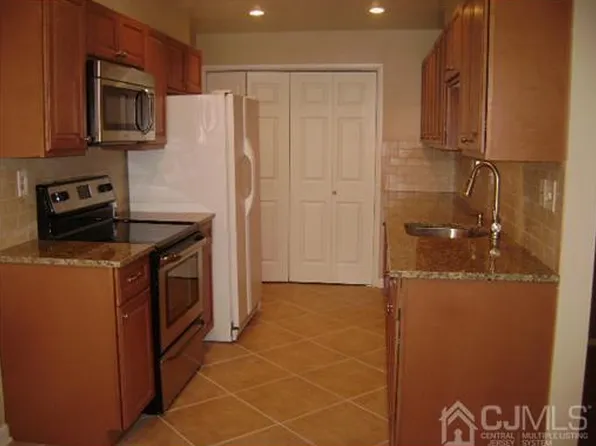 107B Chatham Dr #B, Monroe Township, NJ 08831