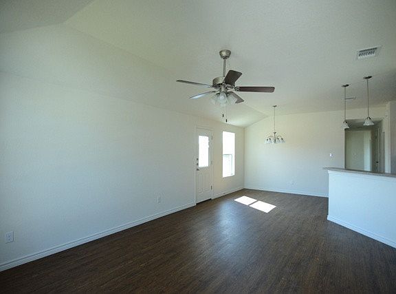 4th image of 901 Lasso Dr #A