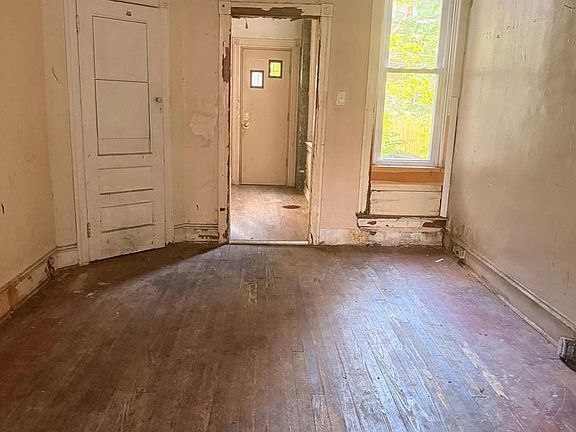 4th image of 2943 Turner St