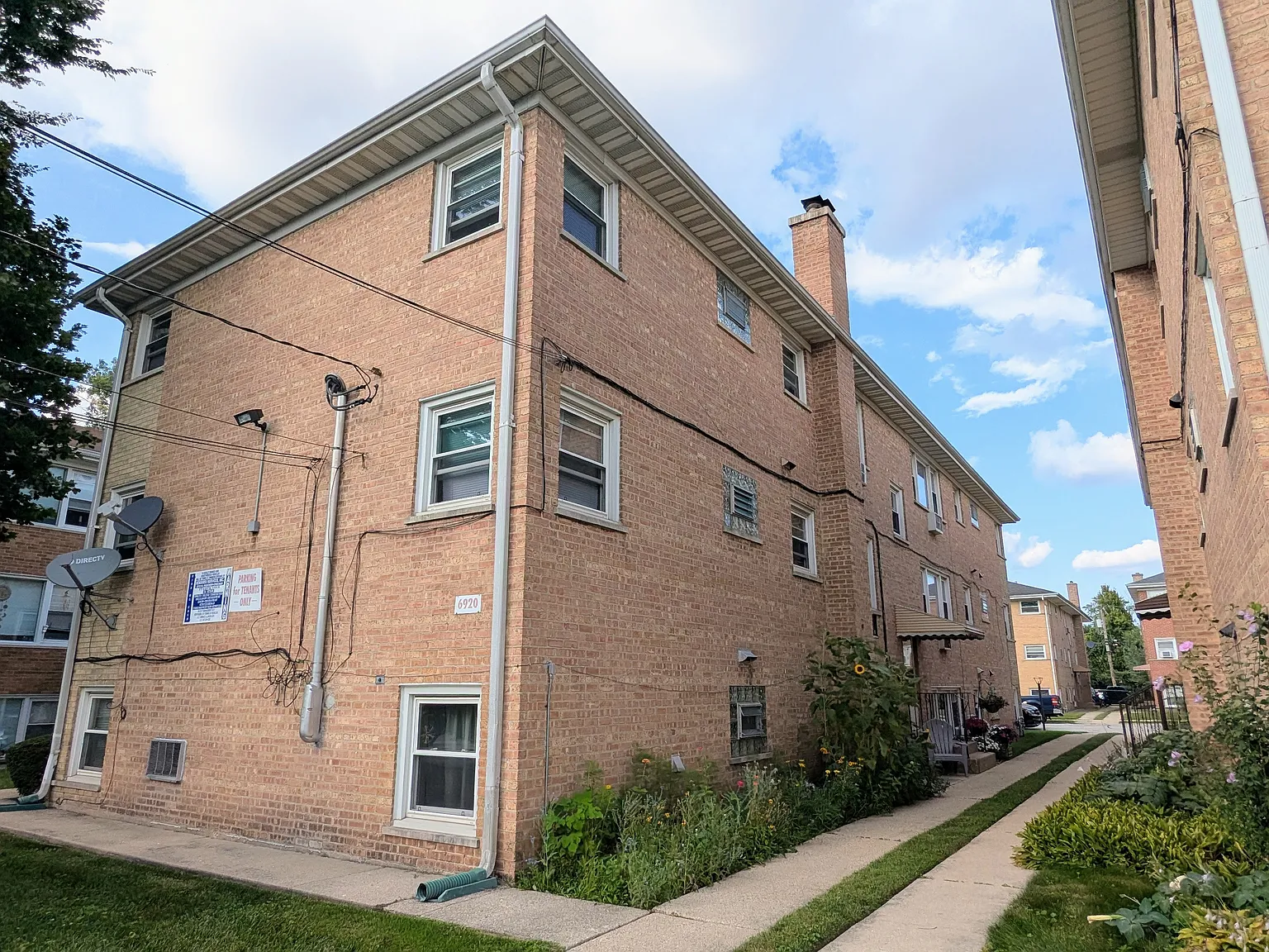 2 bed, 1000 sqft, $1,695 — Photo 1