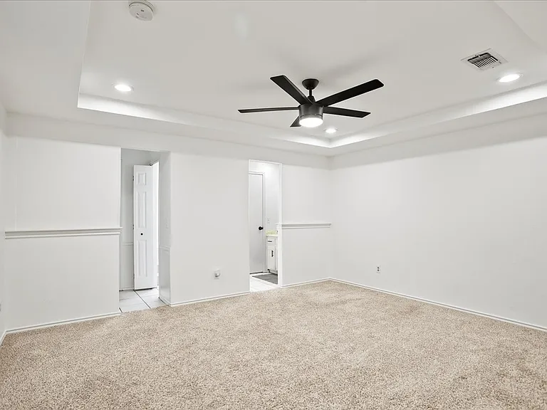 2309 Lawndale Dr — Photo 14