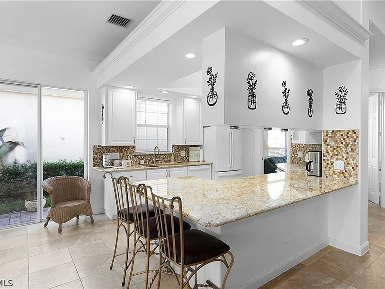 7983 Valentina Ct — Photo 8