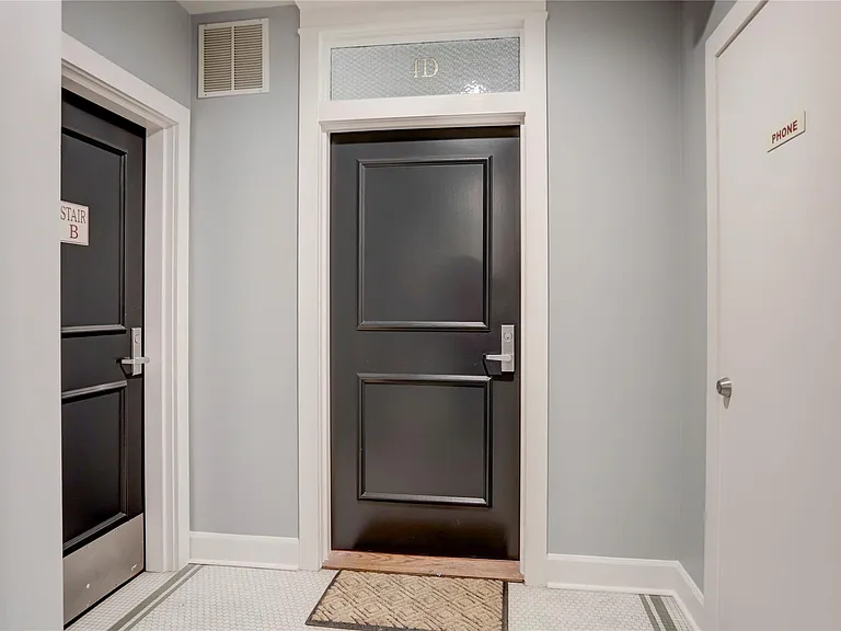 204 Travis St #4D — Photo 11
