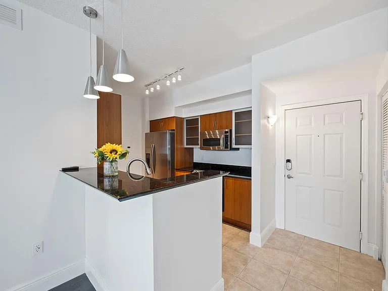 804 E Windward Way #621 — Photo 3