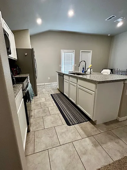 2916 Waverly Ave — Photo 4