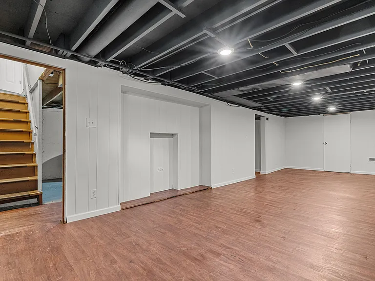 1392 Langholm Dr — Photo 16