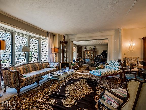 3rd image of 697 Foxcliff Ct