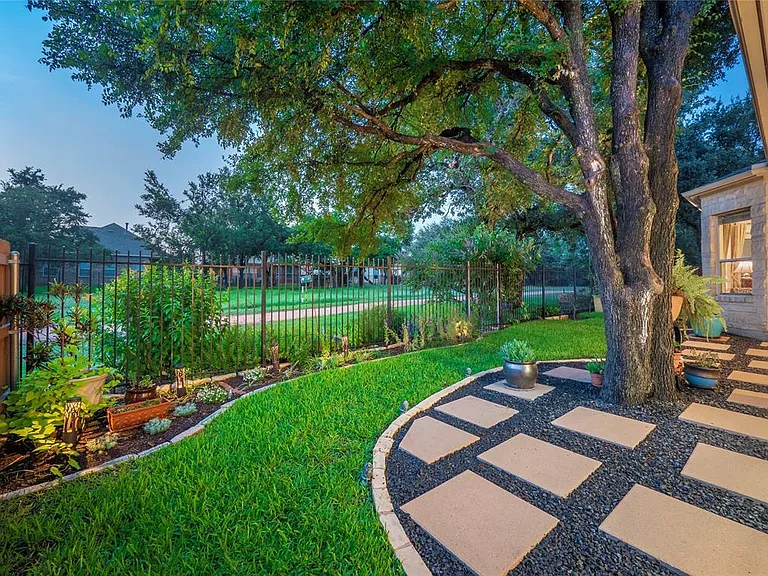 3805 Longhorn Acres St — Photo 20