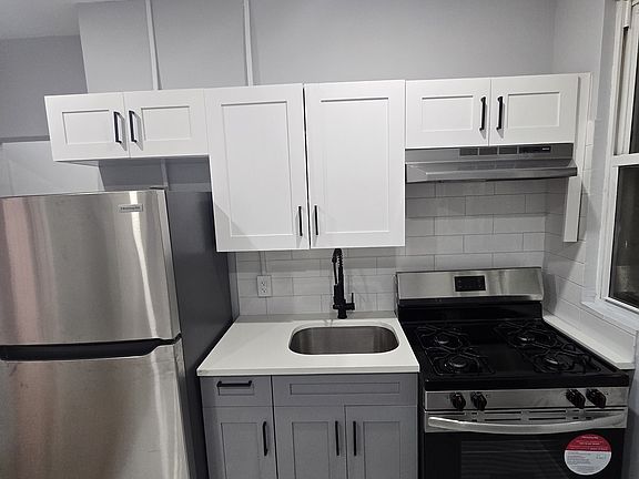 3rd image of 9 William St #1G